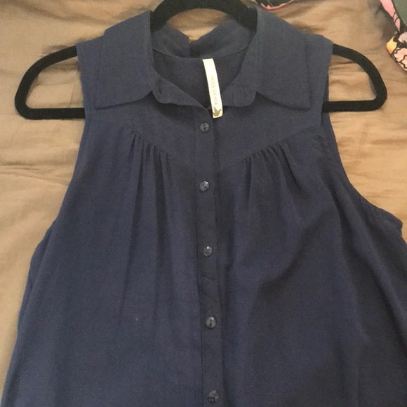 Dressy collared Tank top - Picture 3 of 3